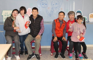 2026.01.30兩姊妹由美國夫婦收養 惜別會寄養父母淚眼相送